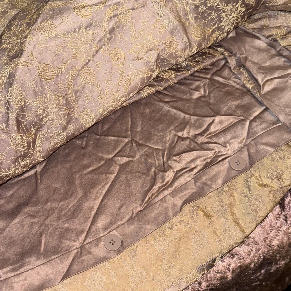 Luxurious Cream and Brown Comforter Set